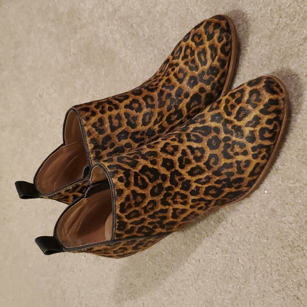 Sofft faux hair leopard print booties